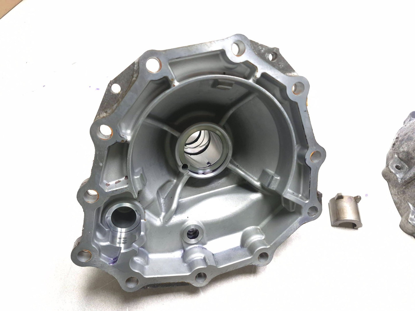 2020 Infiniti Q50 Automatic Transmission Bell & Tail Housing OEM *re7r01a*