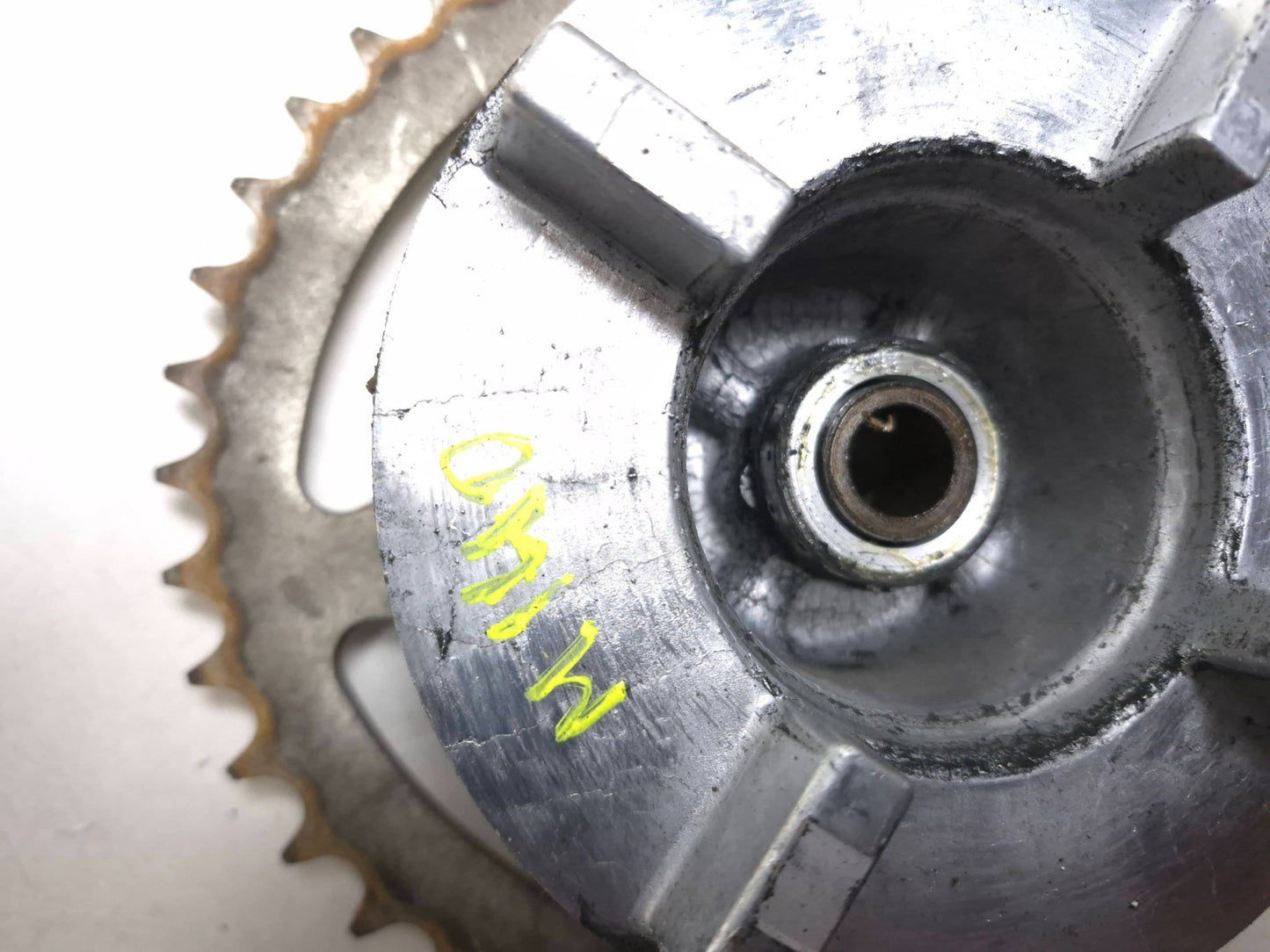 2006 Suzuki Gz250 Rear Wheel Hub W/ Sprocket & Drive Chain OEM