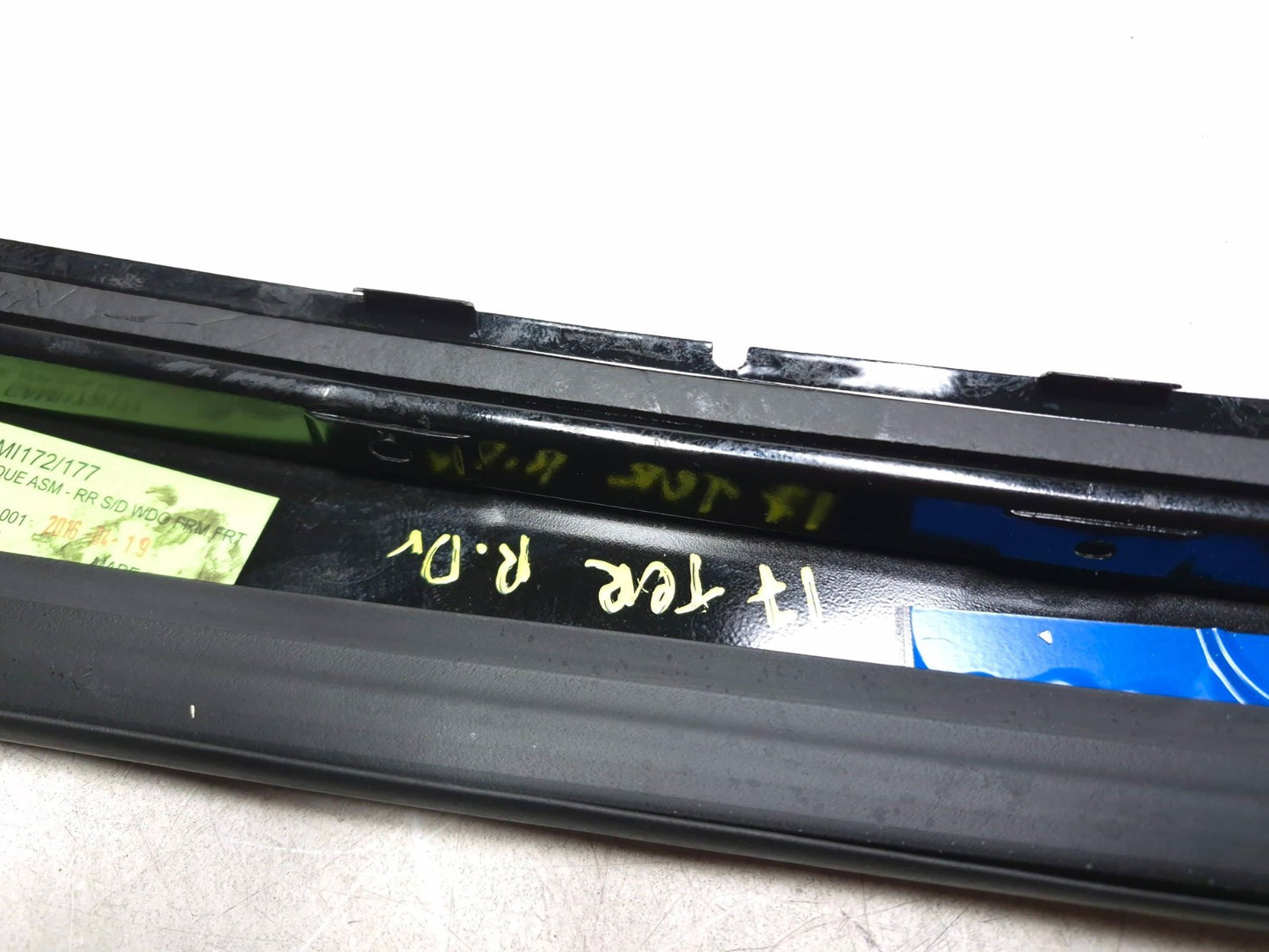2017 GMC Terrain Sle-1 2.4l Rear Door Driver Side Pillar Molding Trim OEM