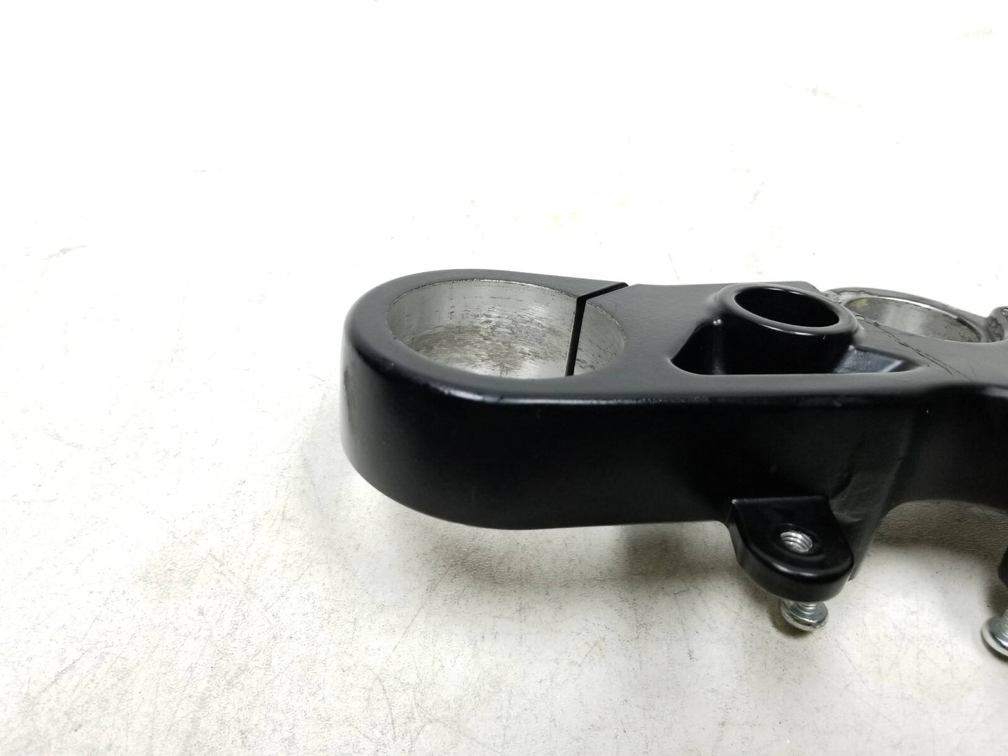 20 - 24 Benelli 302s Upper Triple Tree OEM 1609 Miles