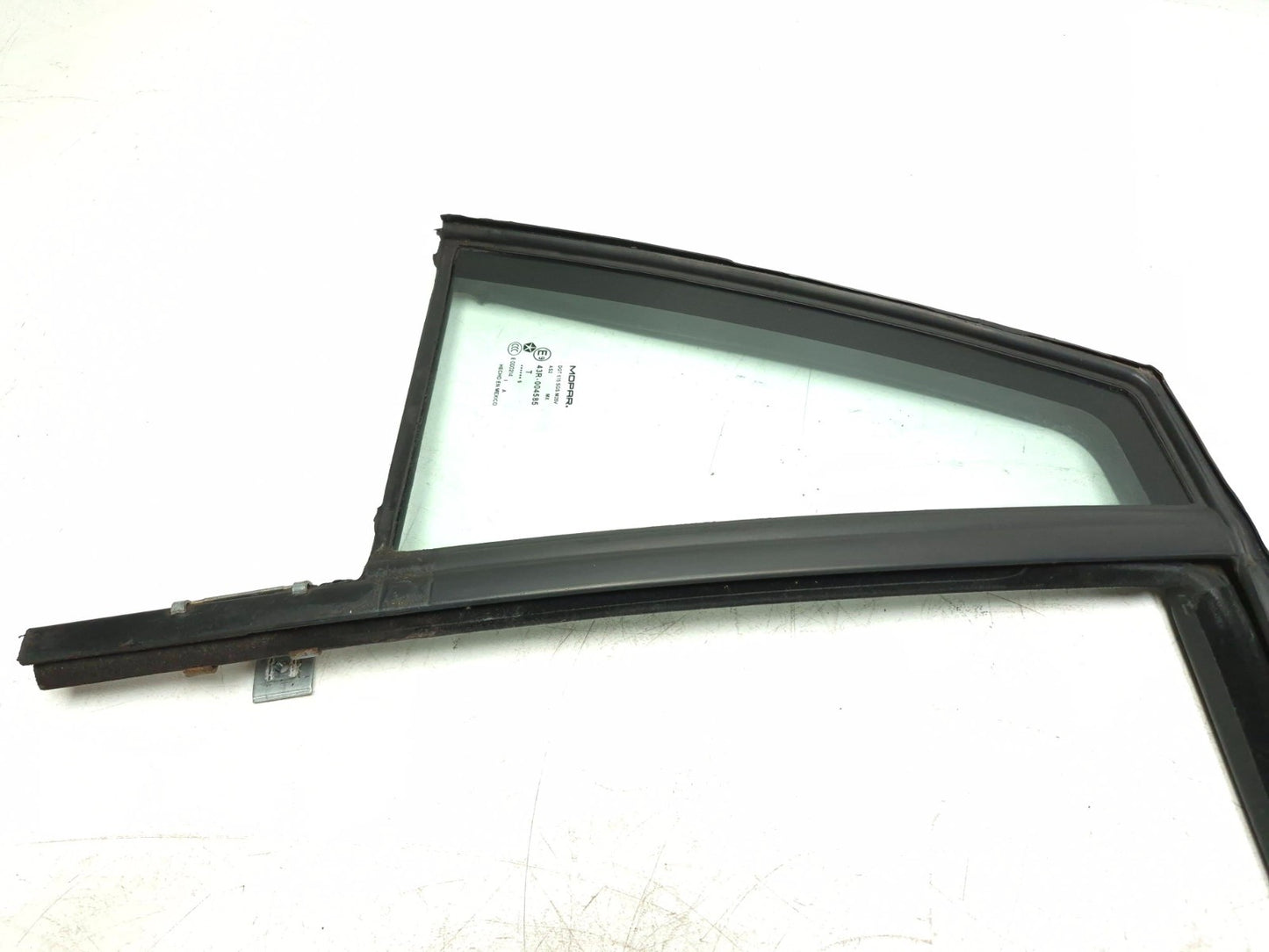 2010 Dodge Caliber Sxt Rear Door Vent Glass Passenger Side Right OEM