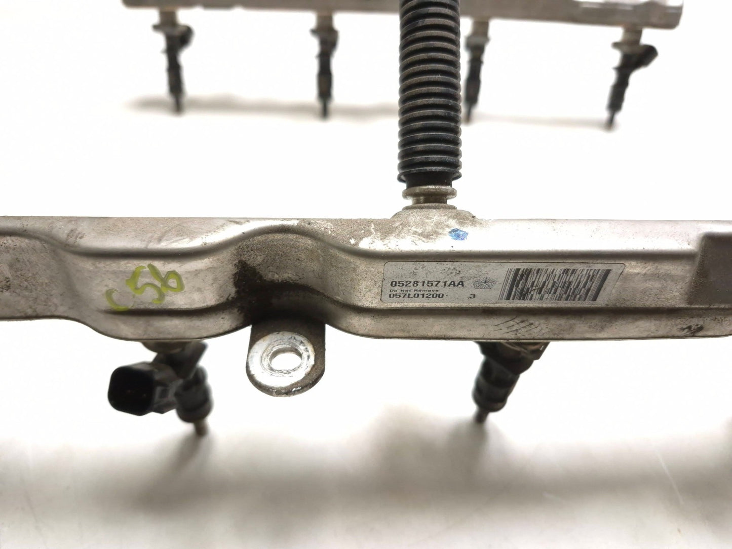 2020 Dodge Challenger 5.7l Fuel Rail Assy OEM