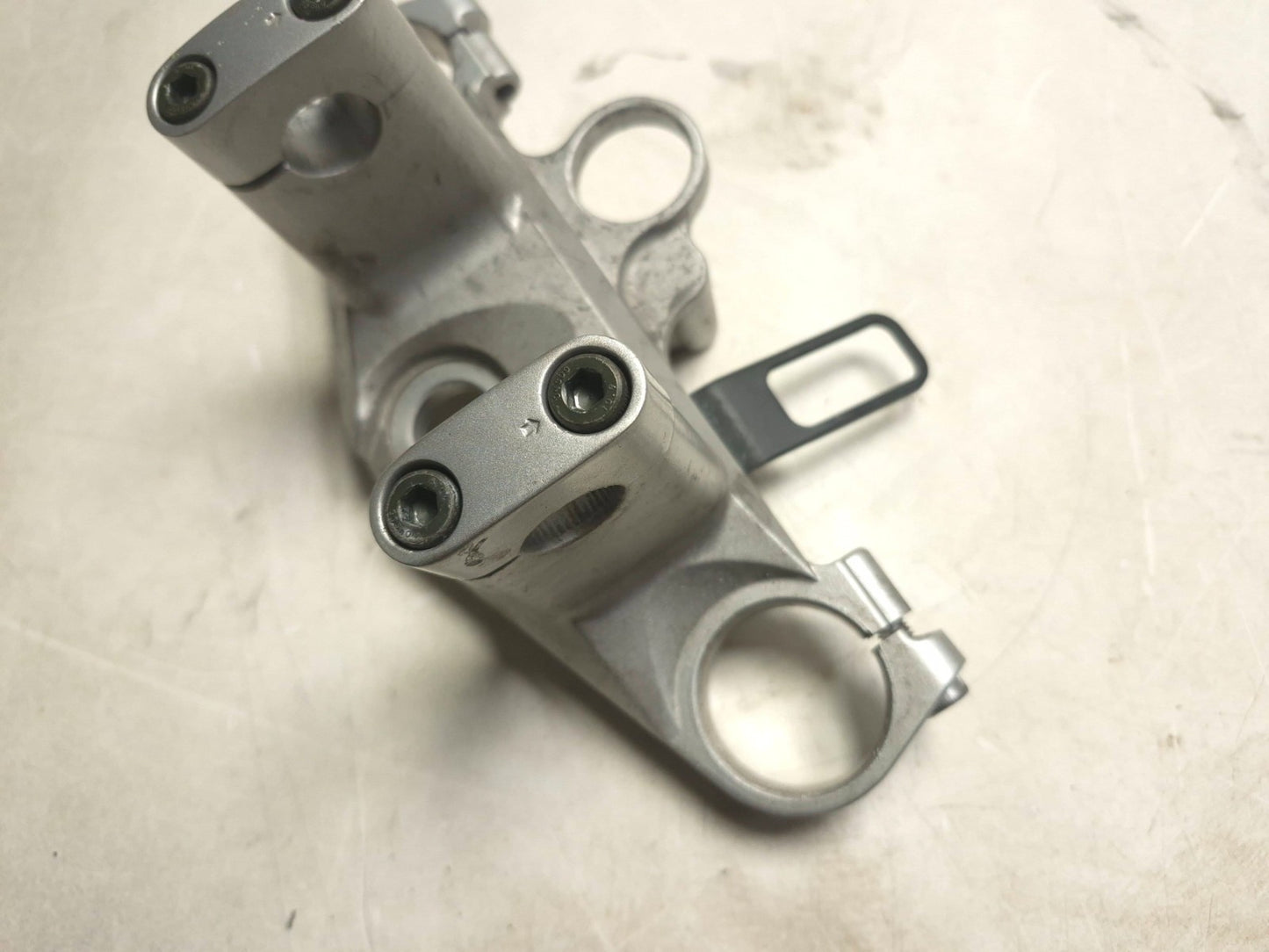 2004 Yamaha Fz6 S Upper Triple Tree OEM