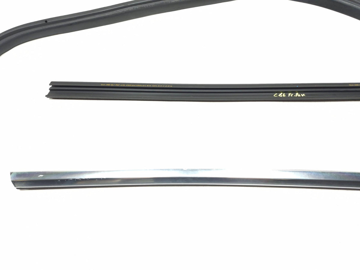 2020 Tesla Model 3 Front Door Seal & Belt Molding Passenger Side 3 Pcs OEM