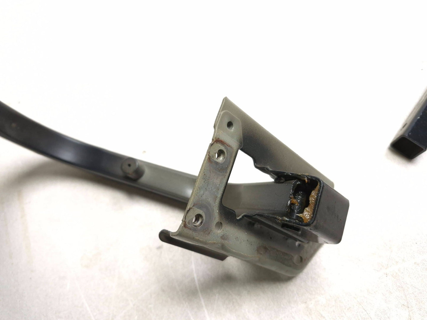 2018 Nissan Altima Trunk Lid Hinge Left & Right OEM