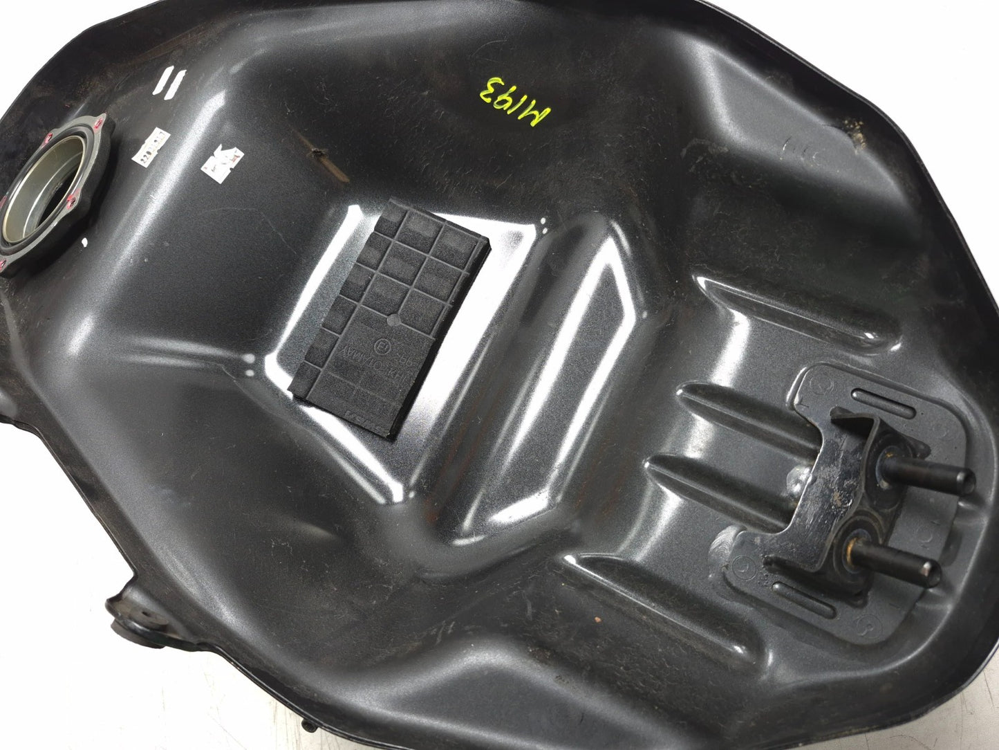 2019 Kawasaki Z400 Er400d Fuel Tank *dented* OEM