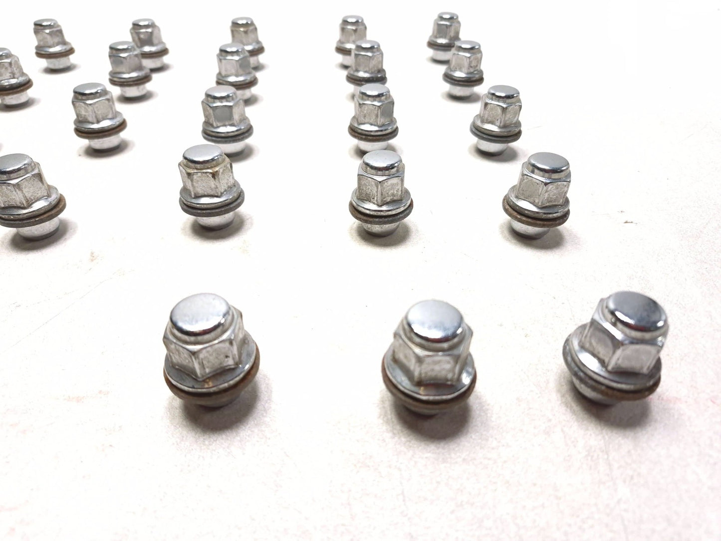 2011 Toyota Prius Wheel Lug Nut 25pcs OEM
