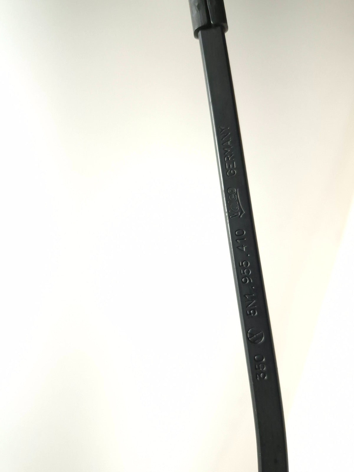 2011 Volkswagen Tiguan Windshield Wiper Arm Pair OEM