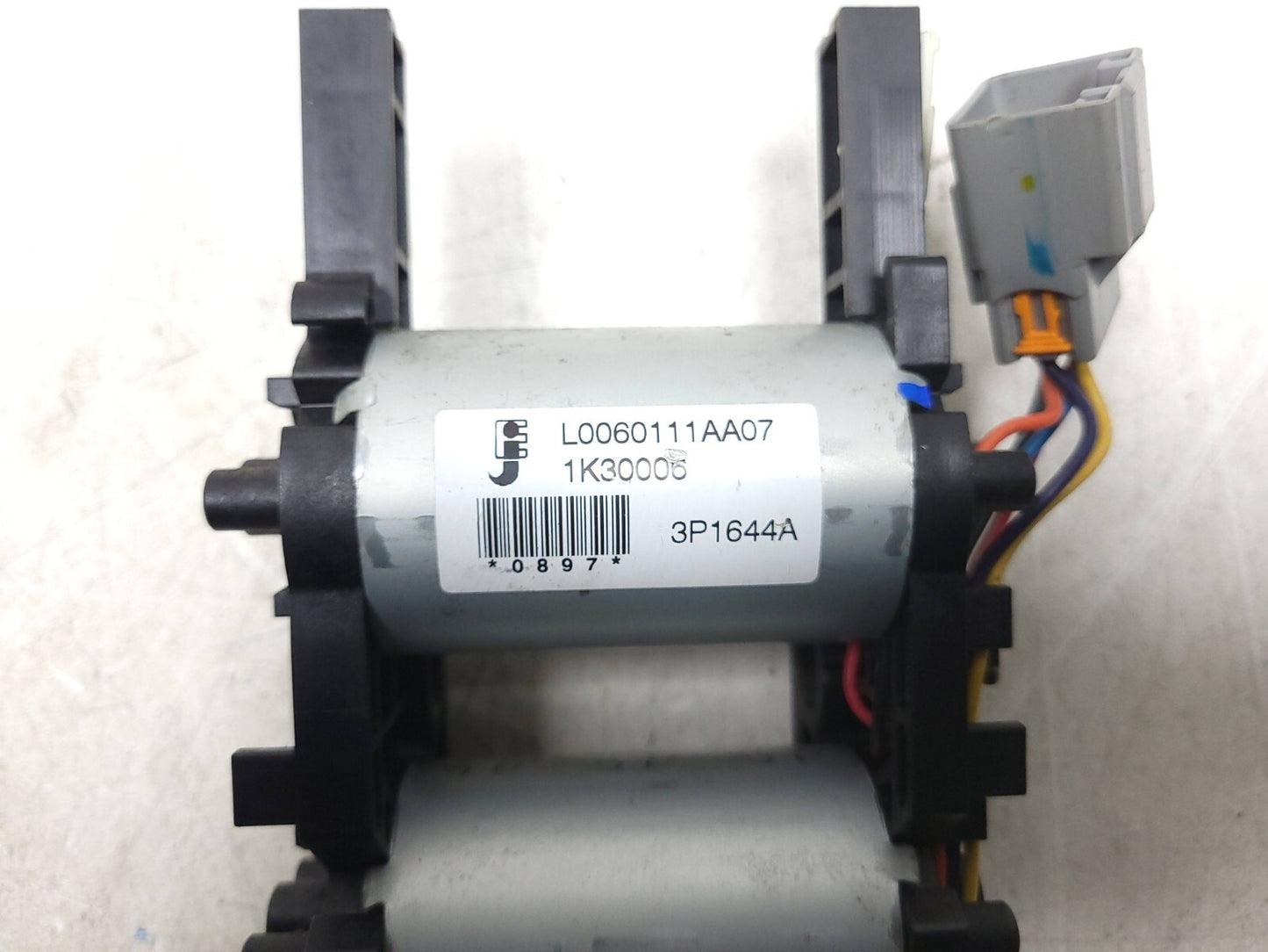 2010 - 2014 Chevrolet Suburban Seat Adjustment Motor Driver Side Left OEM