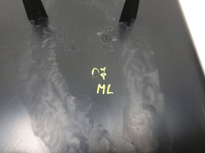 2006-2011 Mercedes Ml Ml350 Ml500 Rear Seat Center Armrest W/ Cup Holder OEM