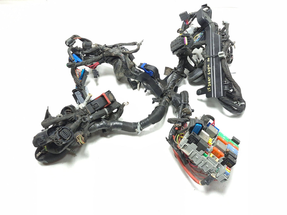 2015 Dodge Dart Engine Bay Wire Harness & Fuse Box 2.4l OEM