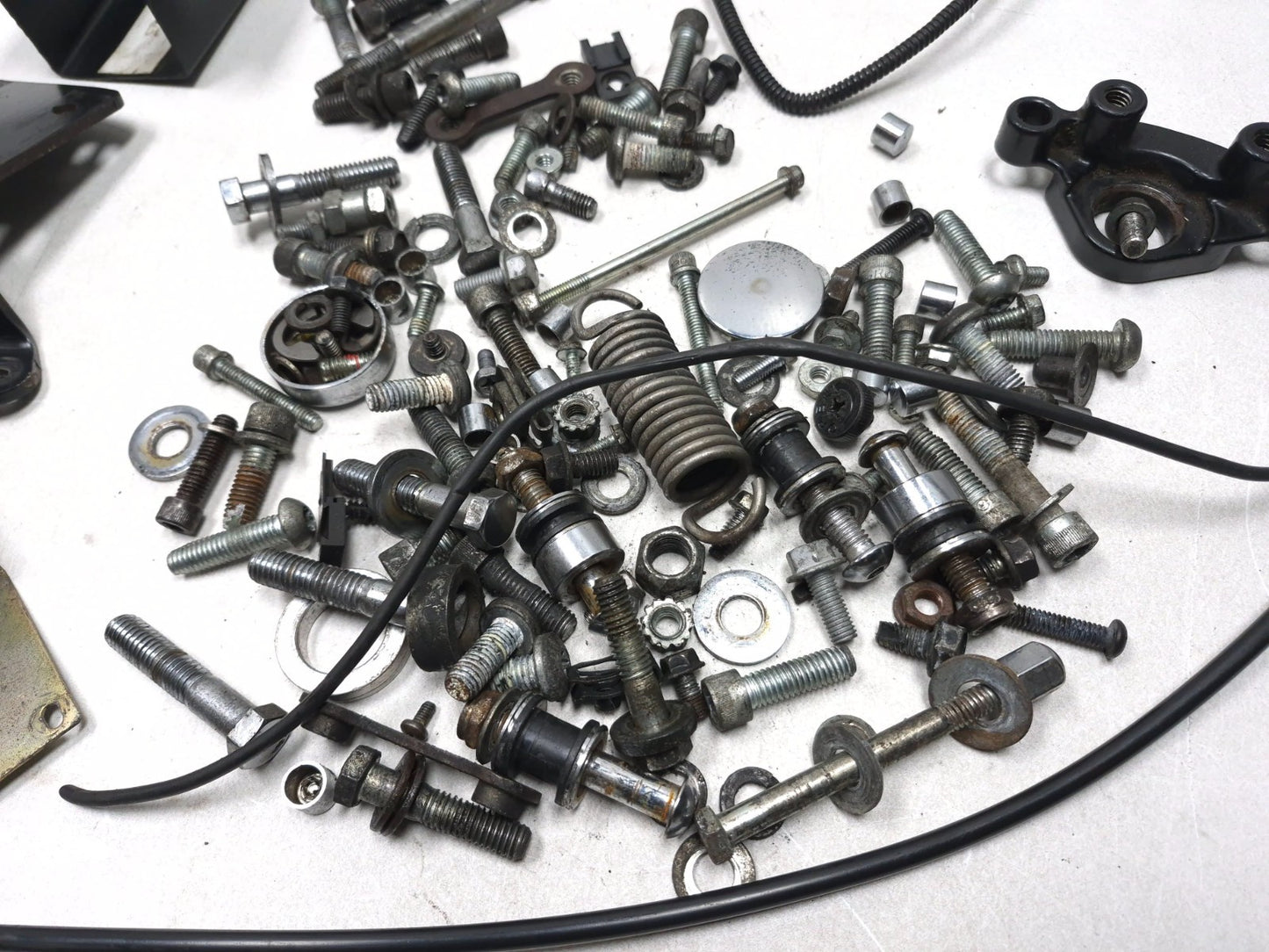 2003 Harley-davidson Fxdl Anniversary Dyna Misc Bolt & Mounting Bracket OEM