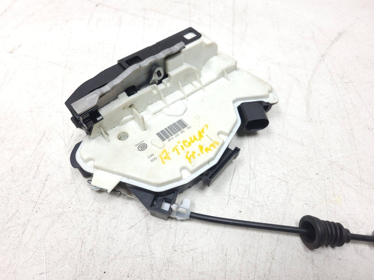 13- 17 Volkswagen Tiguan Door Lock Latch Actuator Front Passenger Side Right OEM