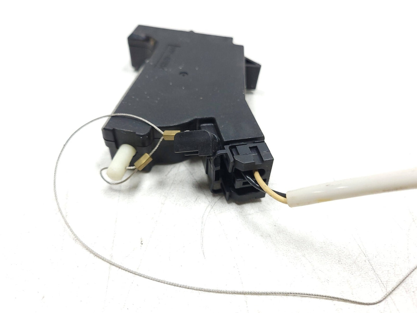 09-12 Hyundai Genesis Fuel Tank Latch Actuator OEM