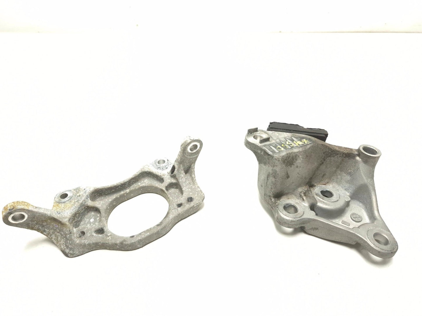 2018 Nissan Altima Front Engine Mount Bracket Left & Right Pair OEM