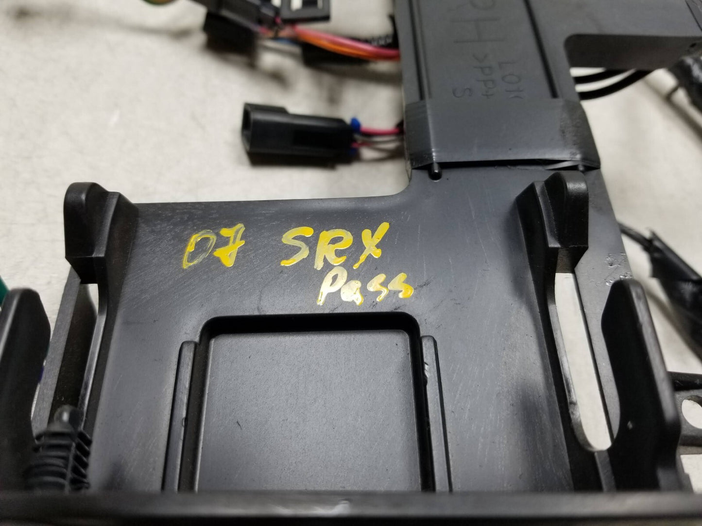 2006 - 2009 Cadillac Srx Seat Wire Wiring Harness Front Passenger Side Right OEM