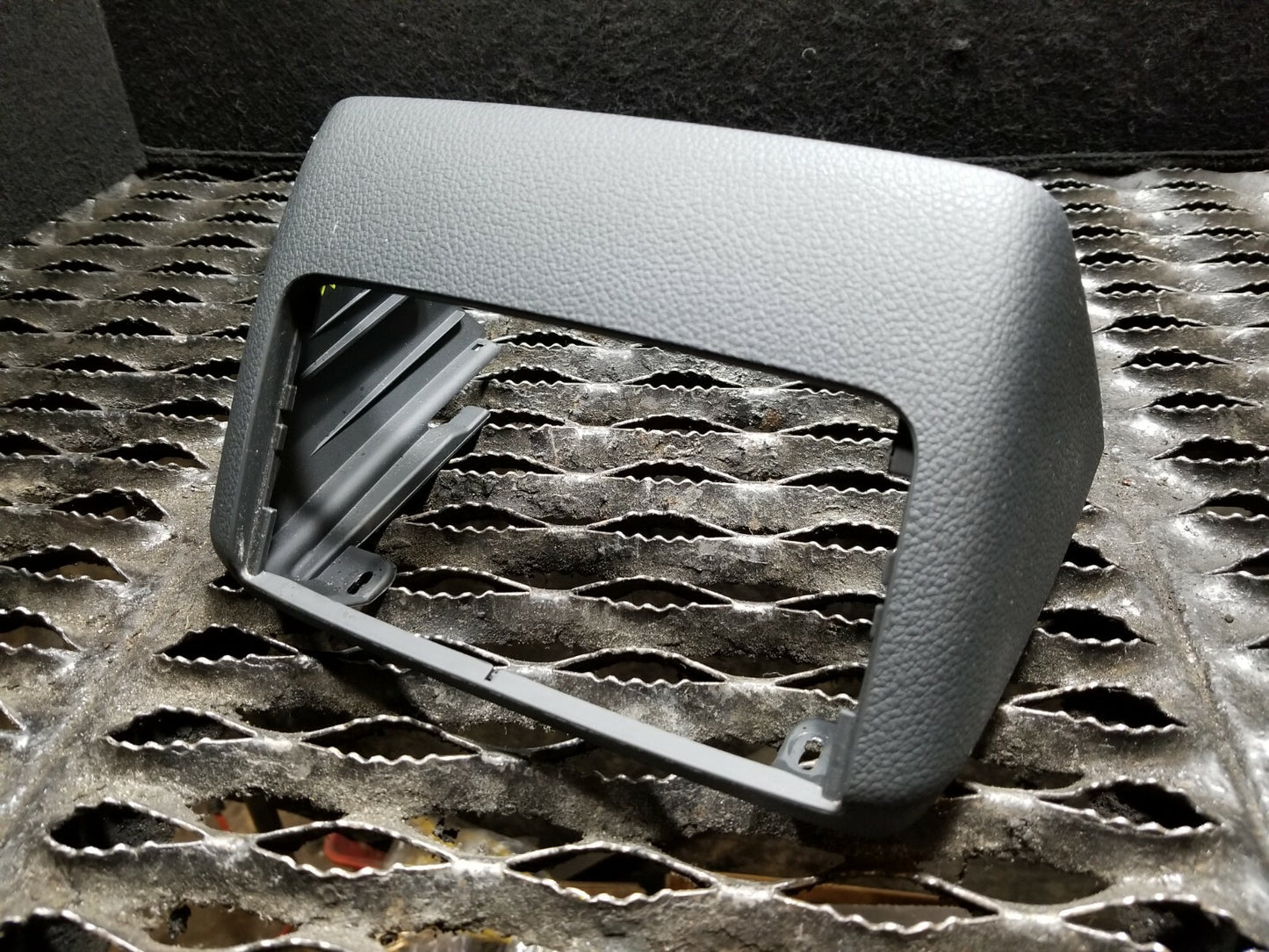 11 12 13 14 15  Audi Q7 Rear Center Console Air Vent Trim Panel OEM 87k Miles