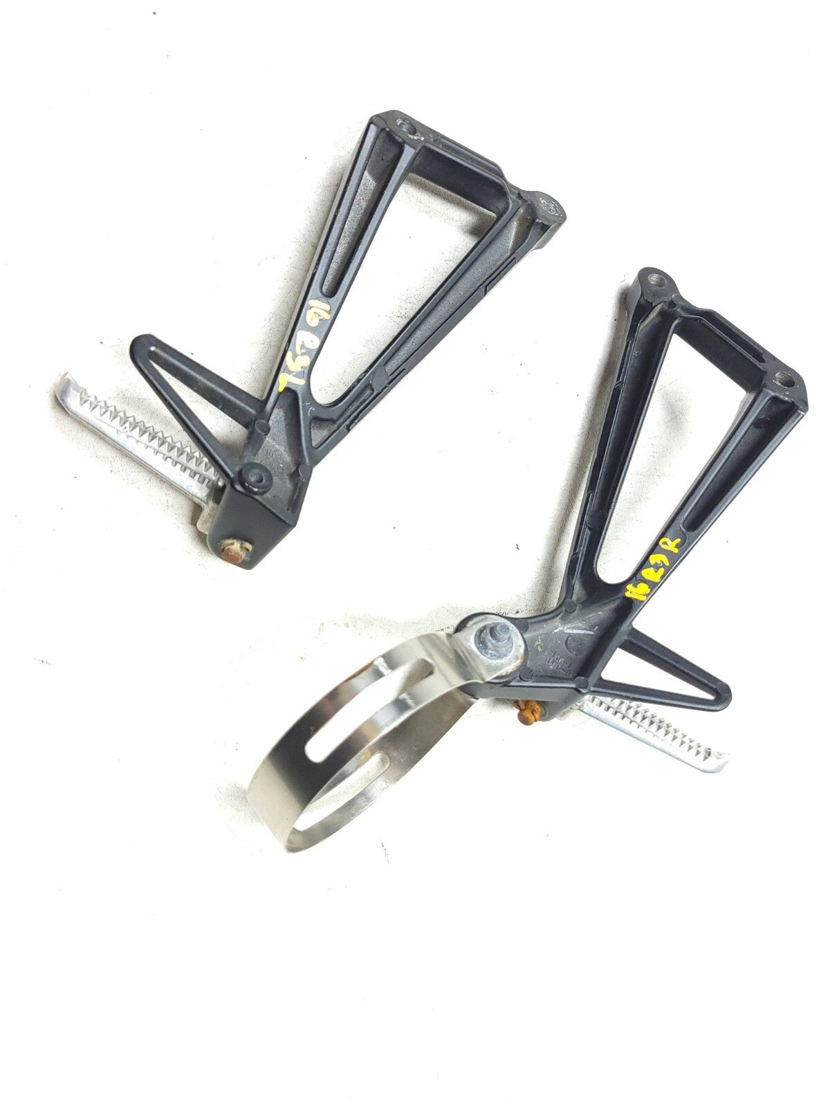 2015 - 2018 Yamaha Yzf-r3 Yzfr3 Rear Foot Peg W/ Bracket Left & Right OEM