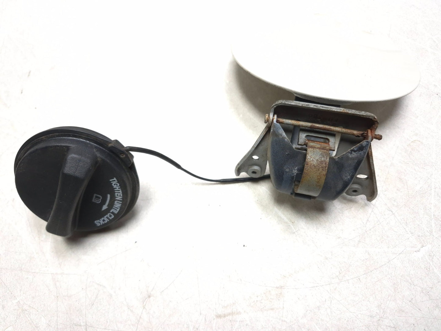 2008 Lincoln Navigator Fuel Filler Door & Cap OEM