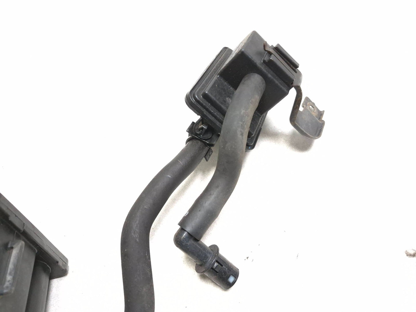 2018 Nissan Altima Fuel Vapor Evaporator Emission Canister  2.5l OEM