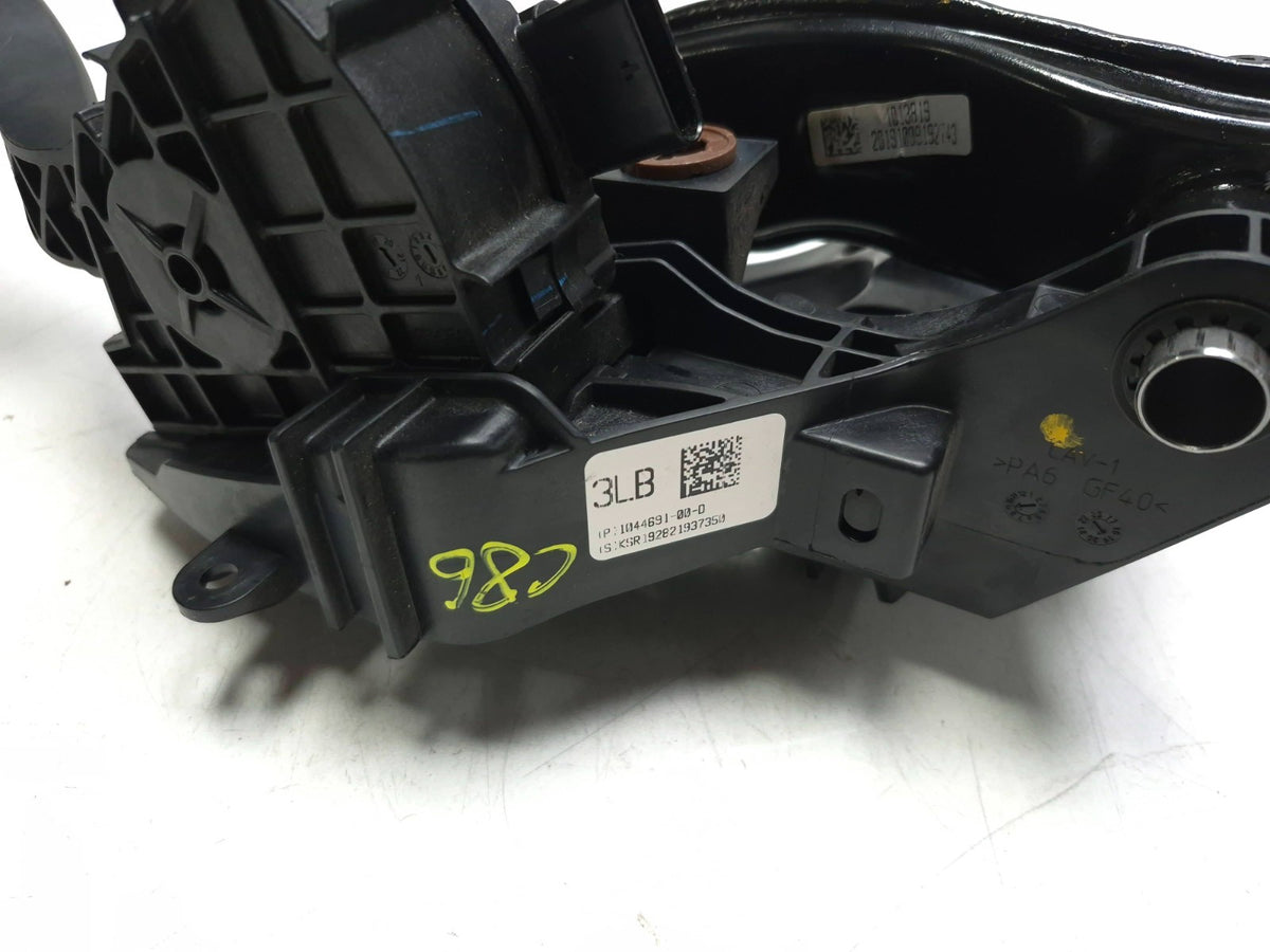 2020 Tesla Model 3 Y Brake And Accelerator Gas Pedal & Bracket OEM