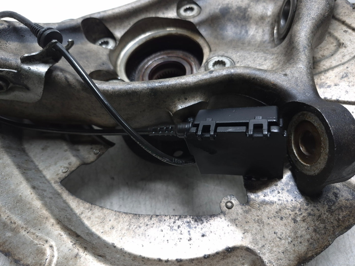 2008 BMW X6 E71 Front Spindle Knuckle Wheel Hub Passenger Side Right OEM