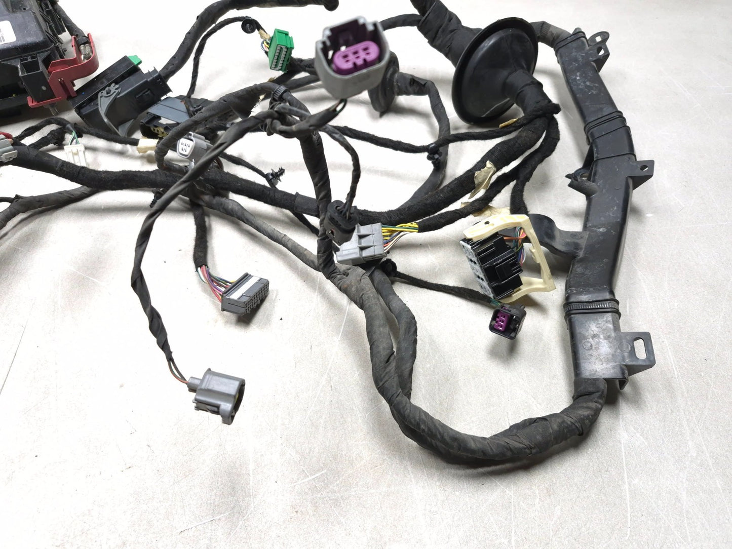 2018 Chrysler 300 AWD Engine Wire Harness & Fuse Box 3.6l OEM