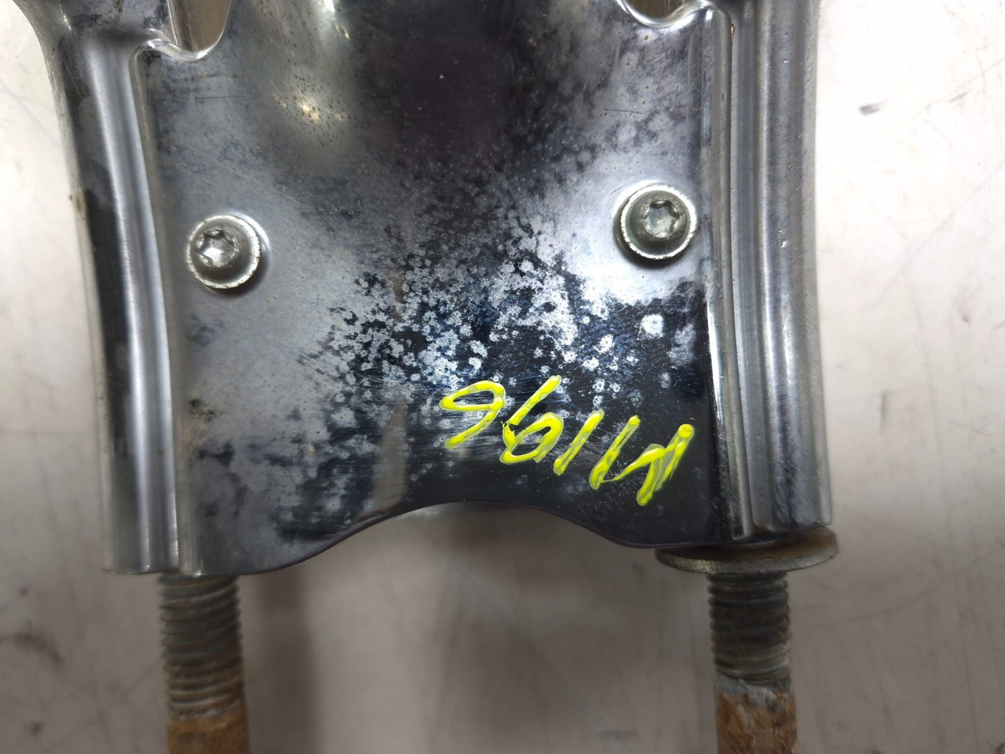 2004 Harley-davidson Sportster Xl883 Custom Handlebar Riser Clamp OEM