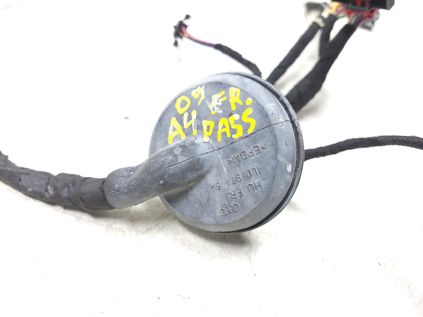 2009 - 2016 Audi A4 S4 Sedan Front Door Wire Harness Passenger Side Right OEM