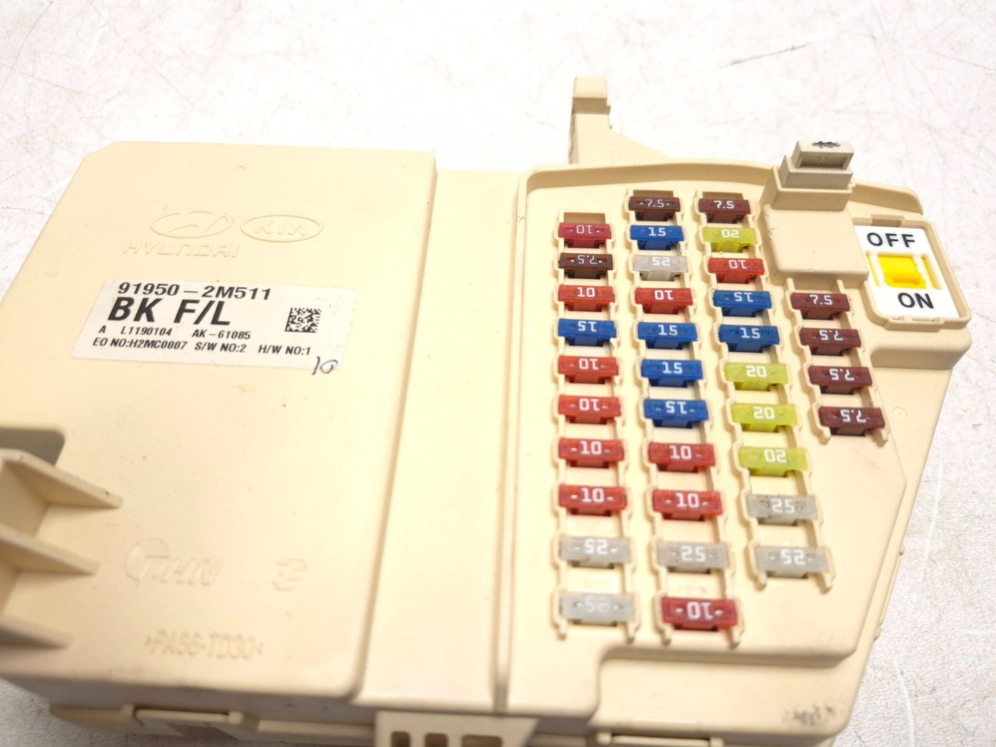 2013 Hyundai Genesis Cabin Fuse Relay Box Fusebox OEM