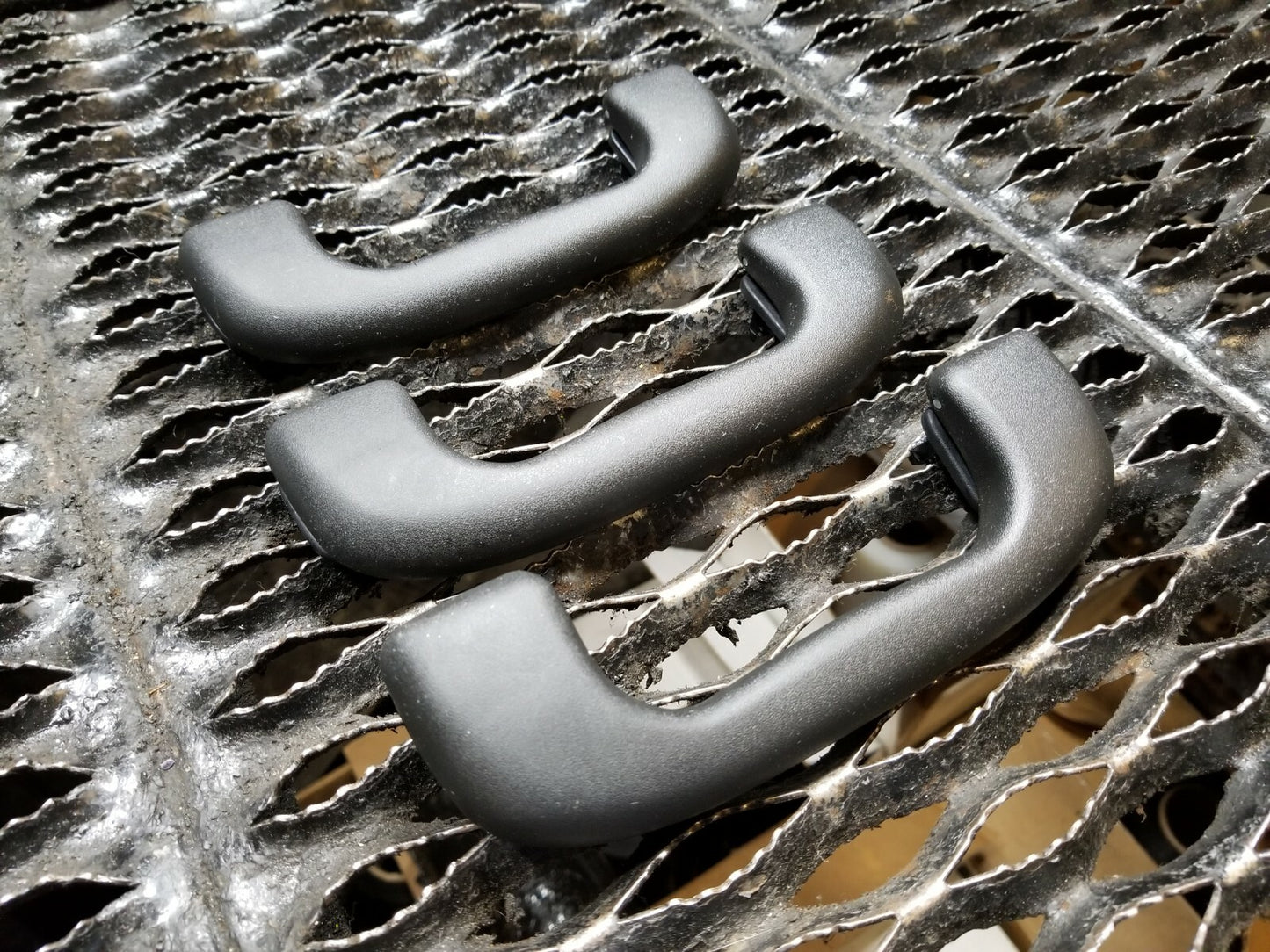 2017 Cadillac Xt5 Roof Grab Handle 3pcs OEM