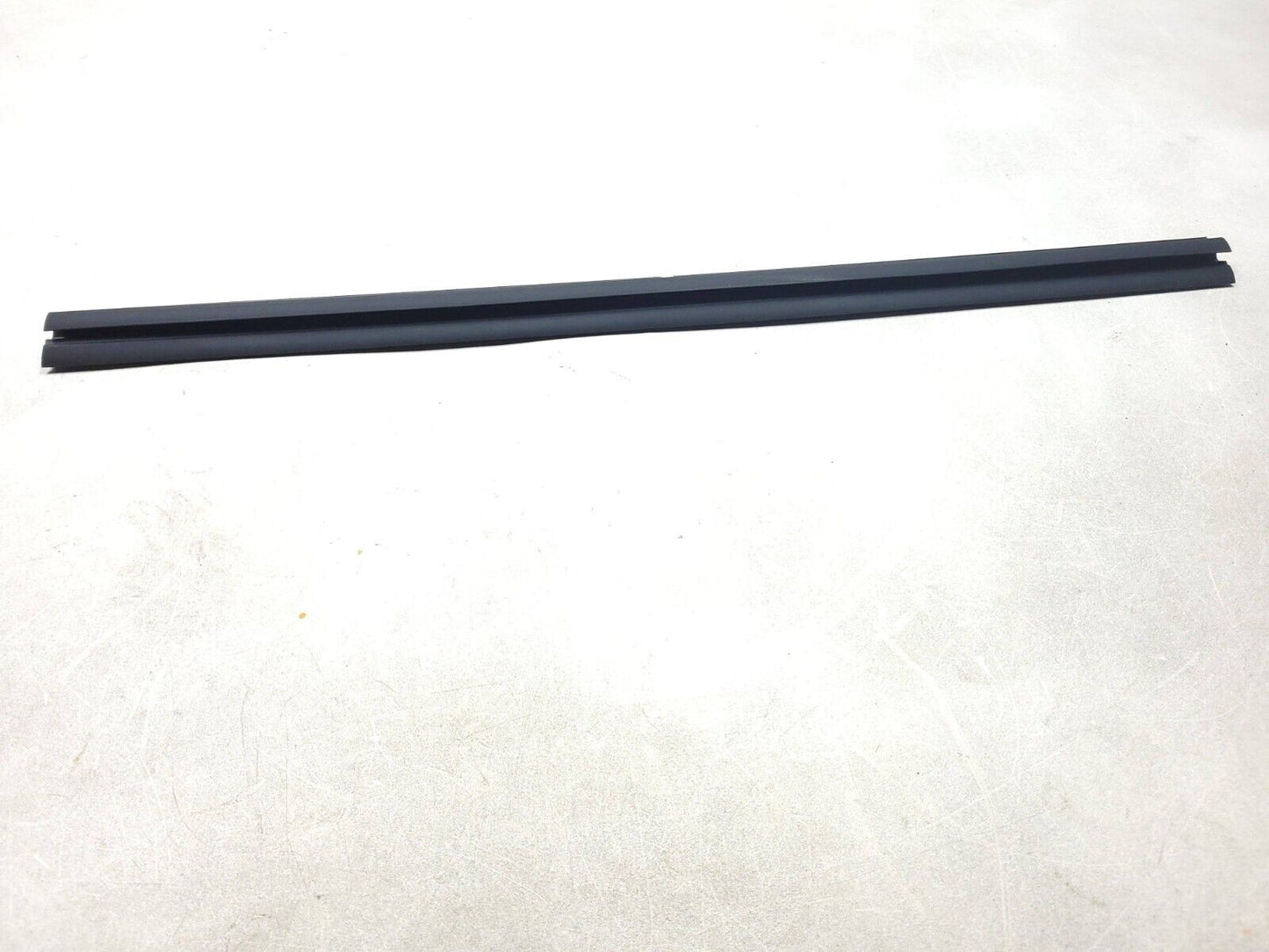 07-09 Mitsubishi Outlander Door Window Belt Seal Front Passenger Side 3pcs OEM