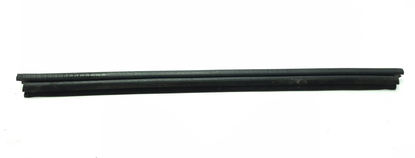 2013 Cadillac Escalade Esv Rear Door Weatherstrip Seal Left Driver Side Pair OEM