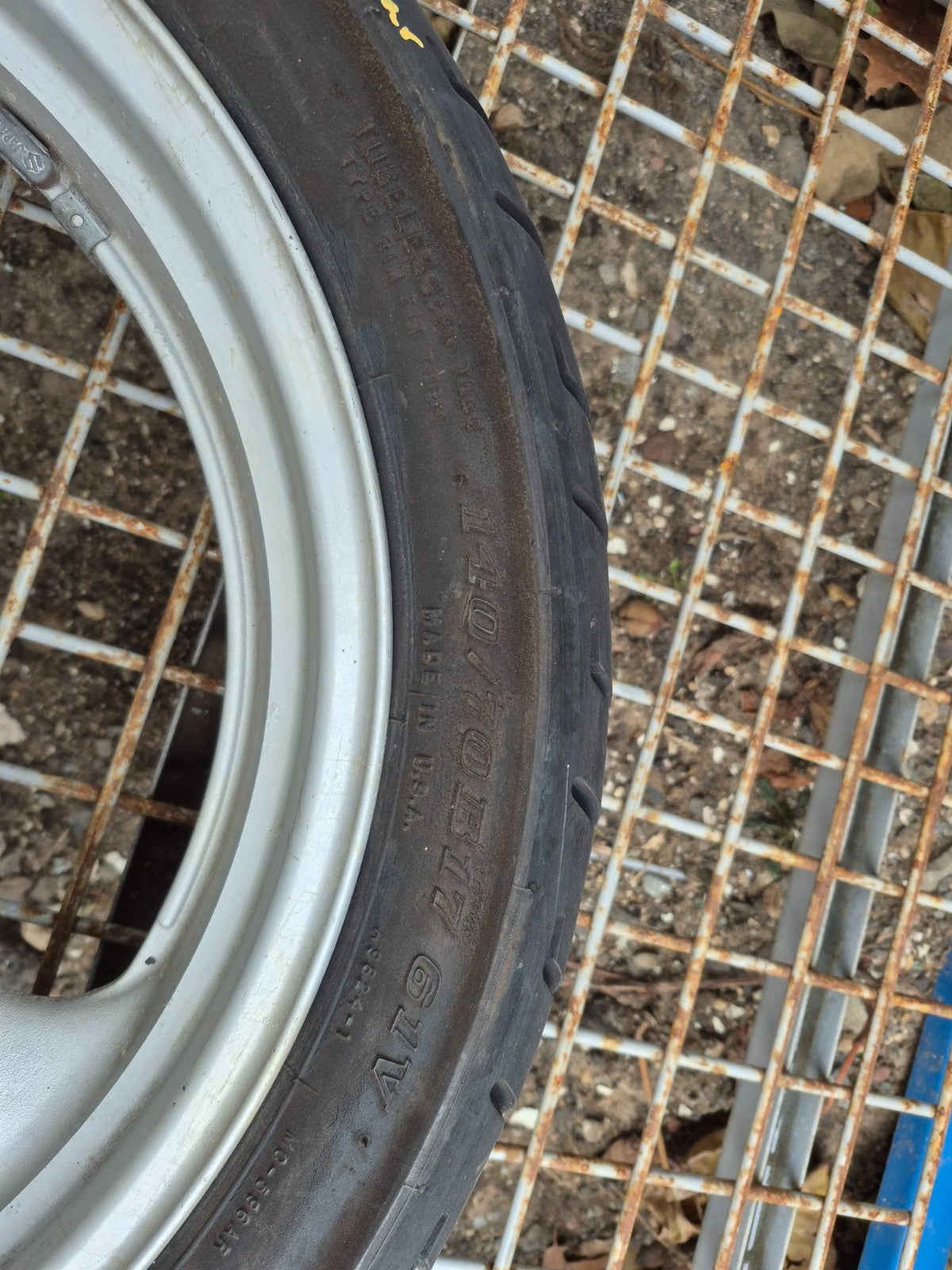 1993 Suzuki Gsx600fp Katana Front & Rear Wheel W/ Tire Pair R 17 OEM