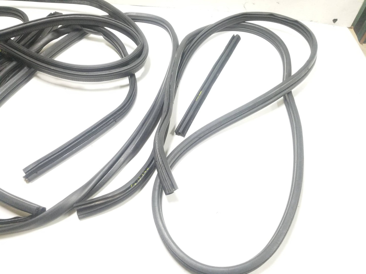 10 - 13 Ford Transit Connect Door Weatherstrip Front Left & Right OEM