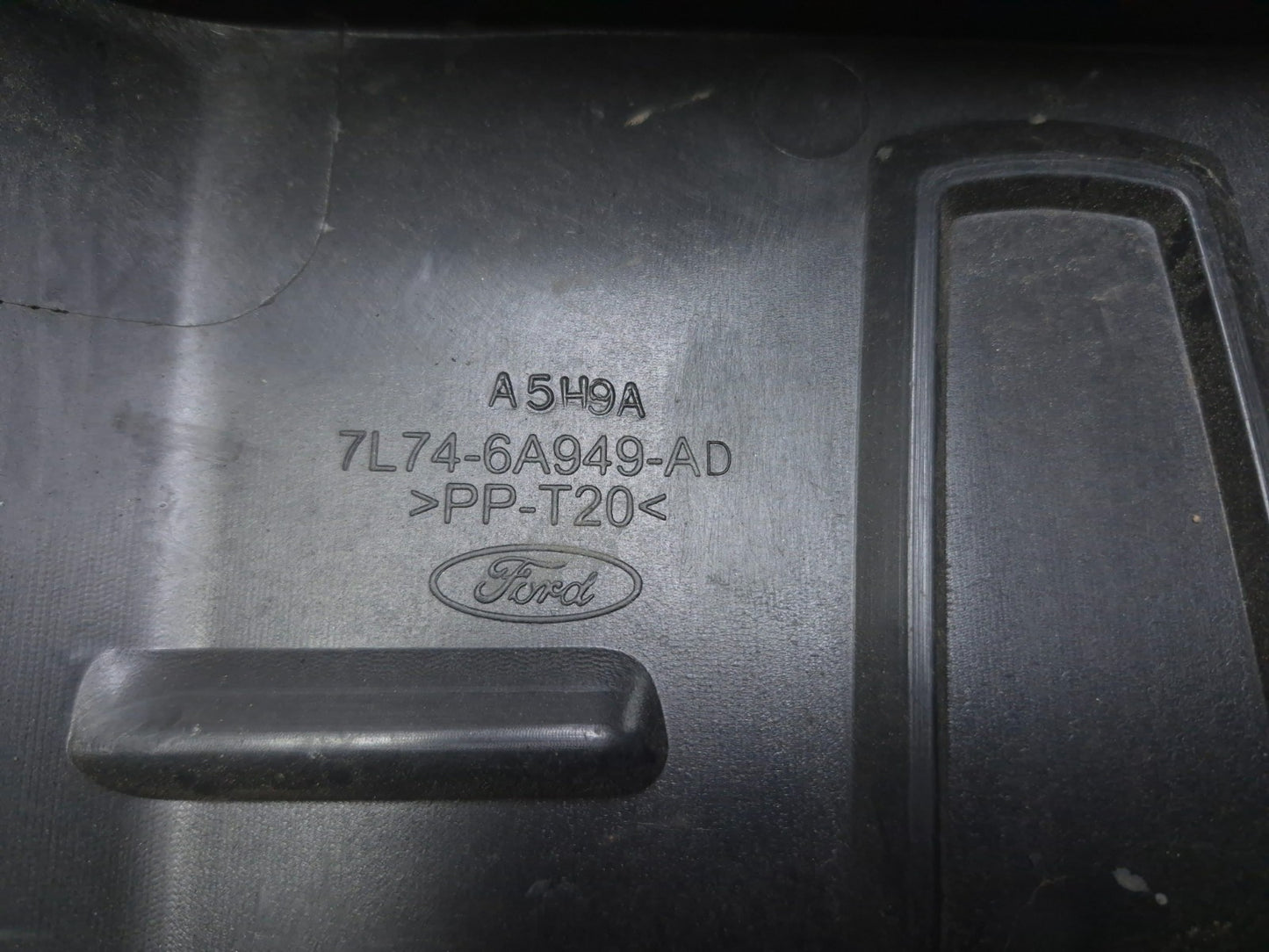 2008 Lincoln Navigator Engine Motor Cover 5.4l V8 OEM