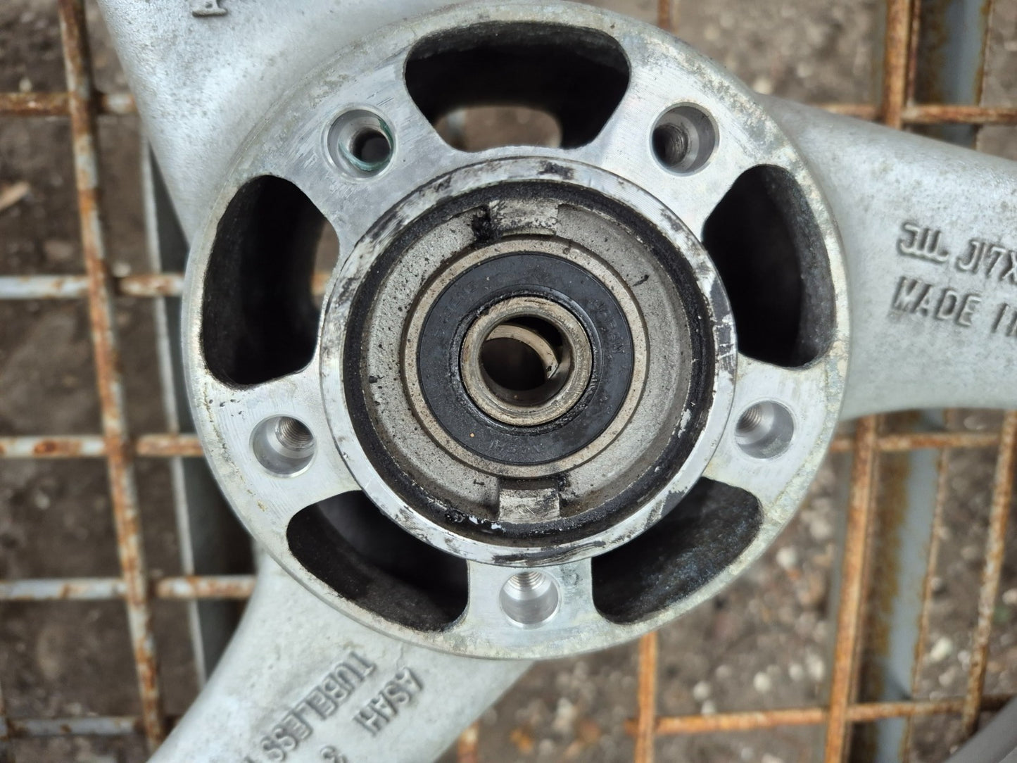 1993 Suzuki Gsx600fp Katana Front & Rear Wheel W/ Tire Pair R 17 OEM