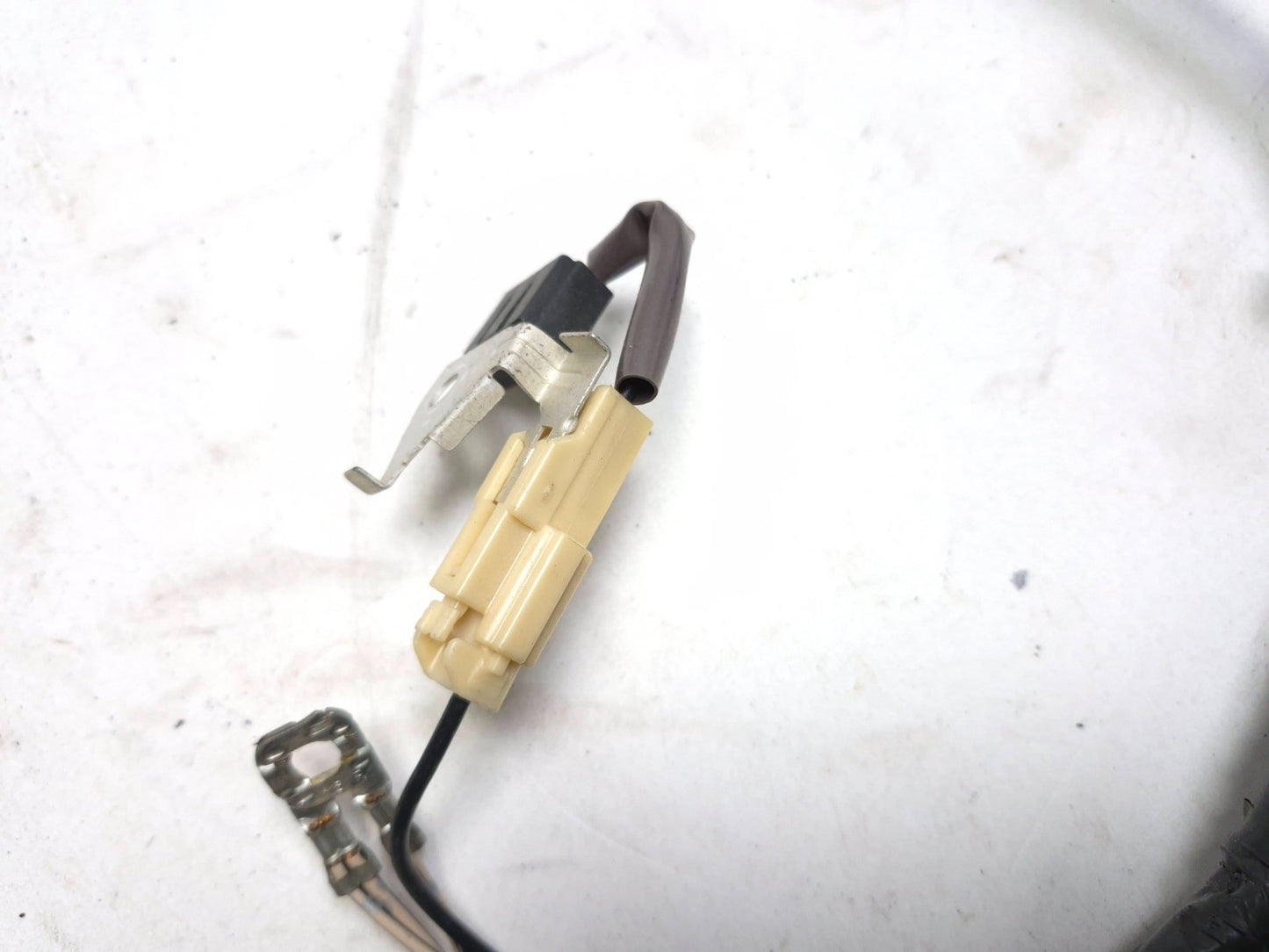 2004 Toyota Corolla Matrix Interior Wire Harness 82161-02870 OEM
