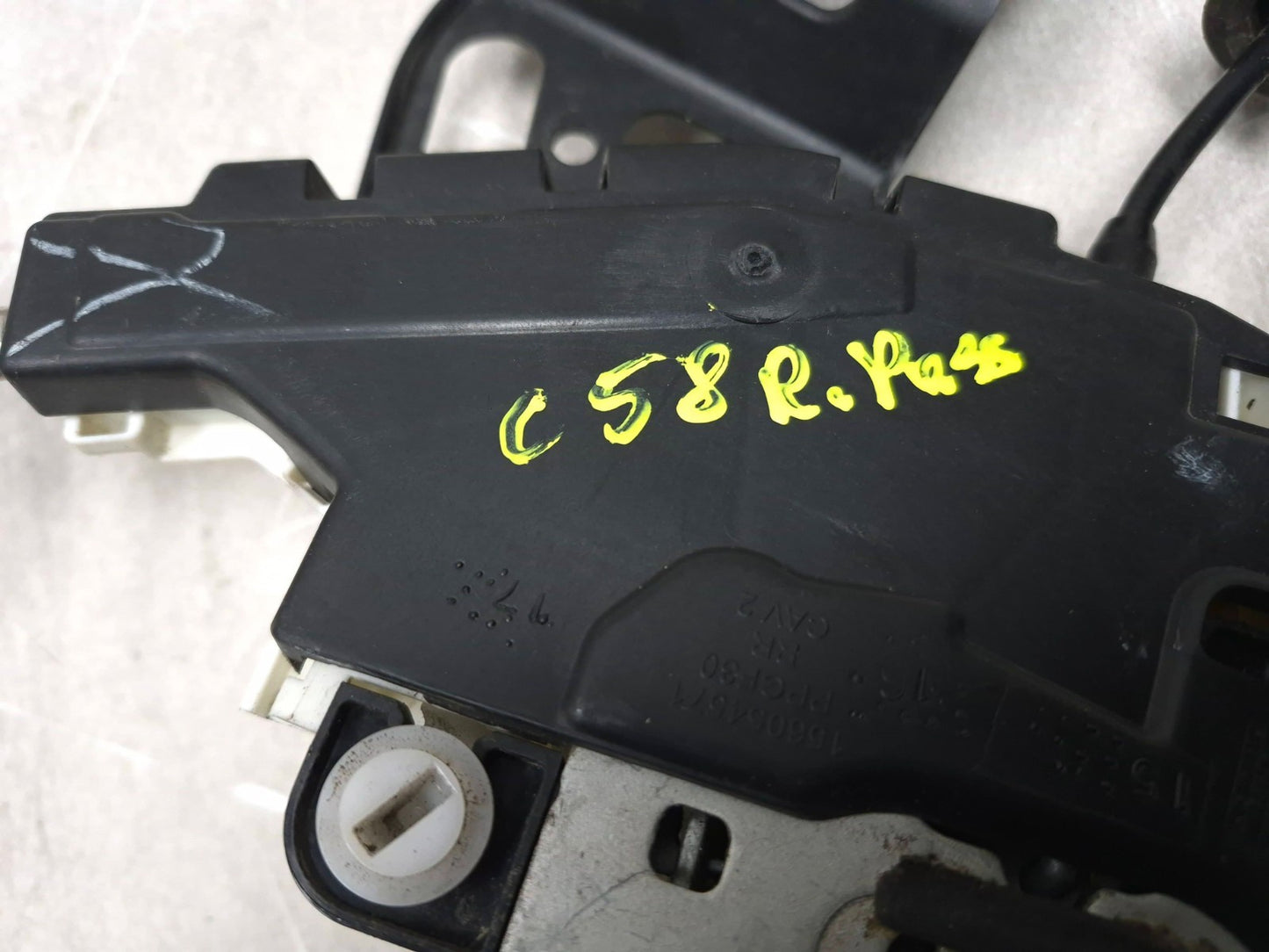 2018 Chrysler 300 Limited AWD Rear Passenger Side Door Handle Lock Latch OEM