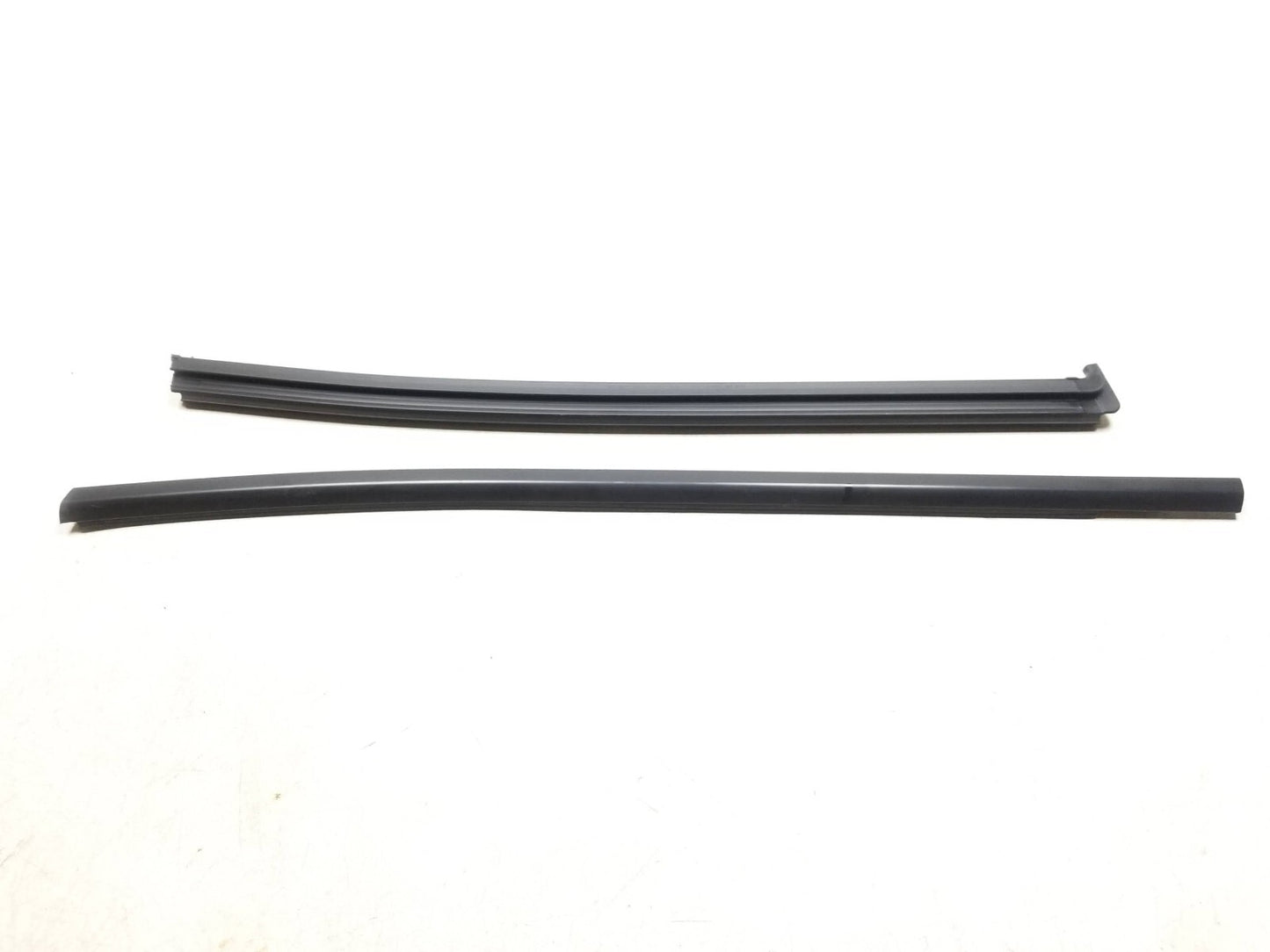 2022 Chevrolet Trailblazer Rear Door Window Frame Weatherstrip Driver Side OEM