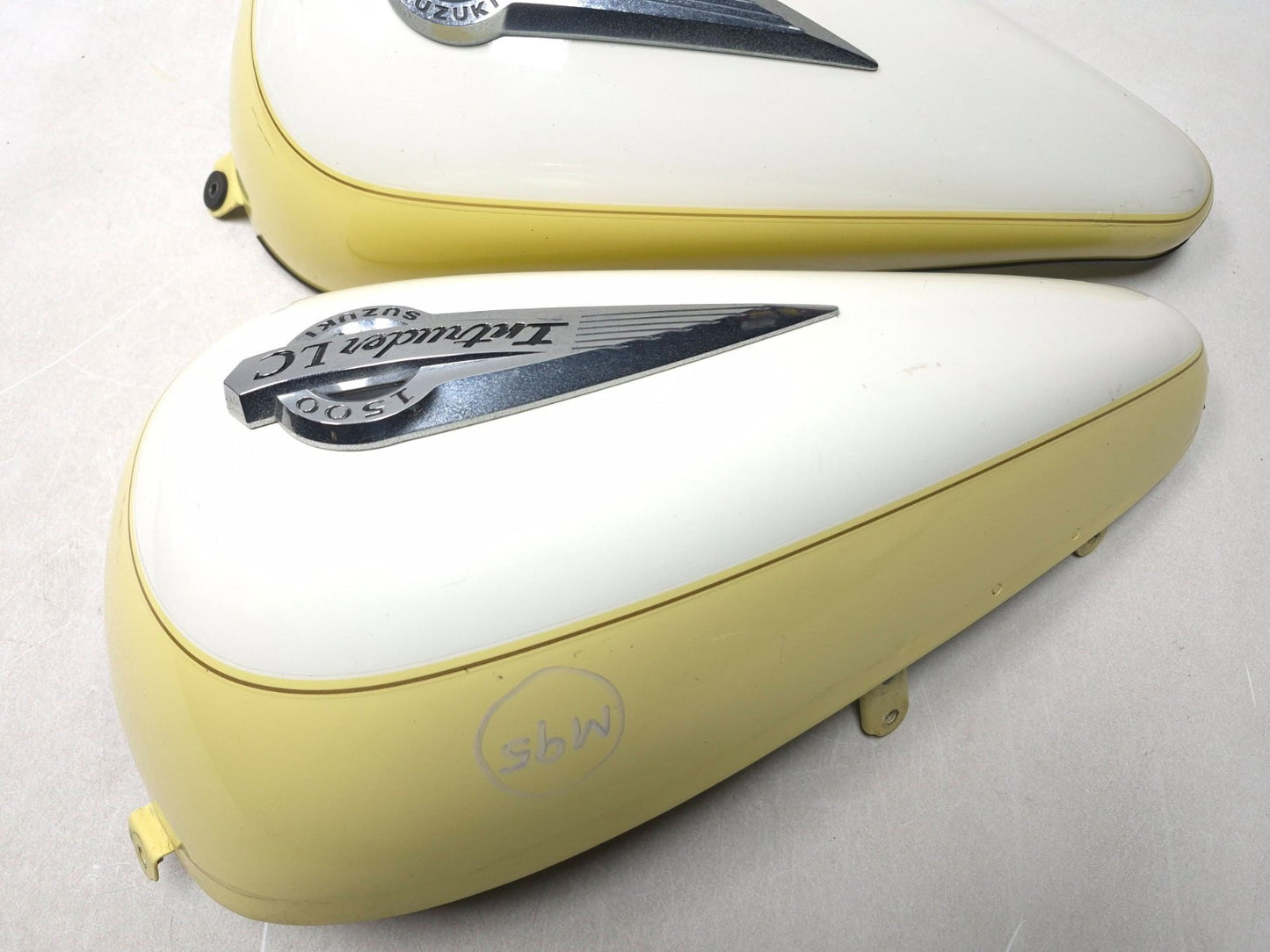 1999 Suzuki Intruder 1500 Left & Righ Fuel Tank Side Cover Pair OEM