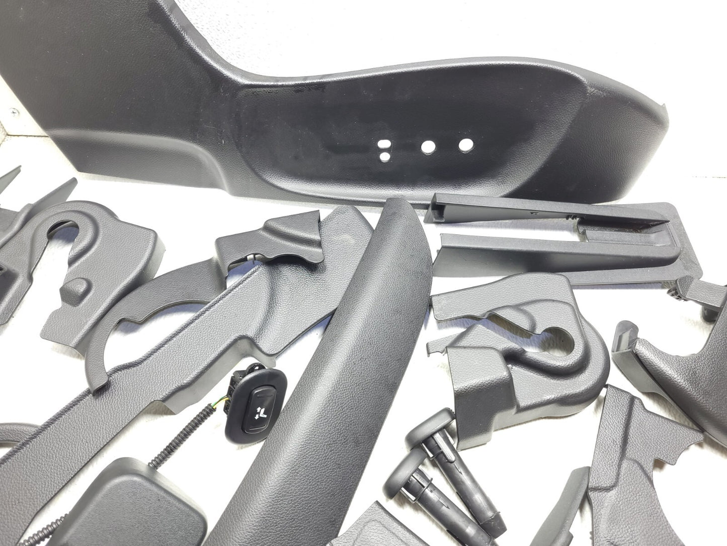 2014 Infiniti Q60 Coupe Seat Side Trim Front Passenger Side Right OEM