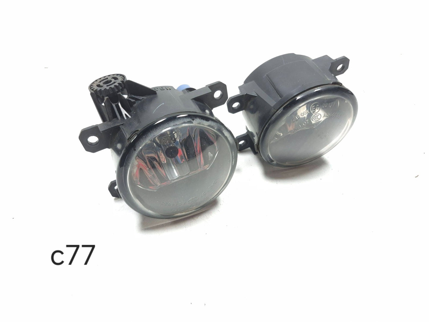 2012 Nissan Leaf Front Bumper Fog Light Lamp Pair OEM