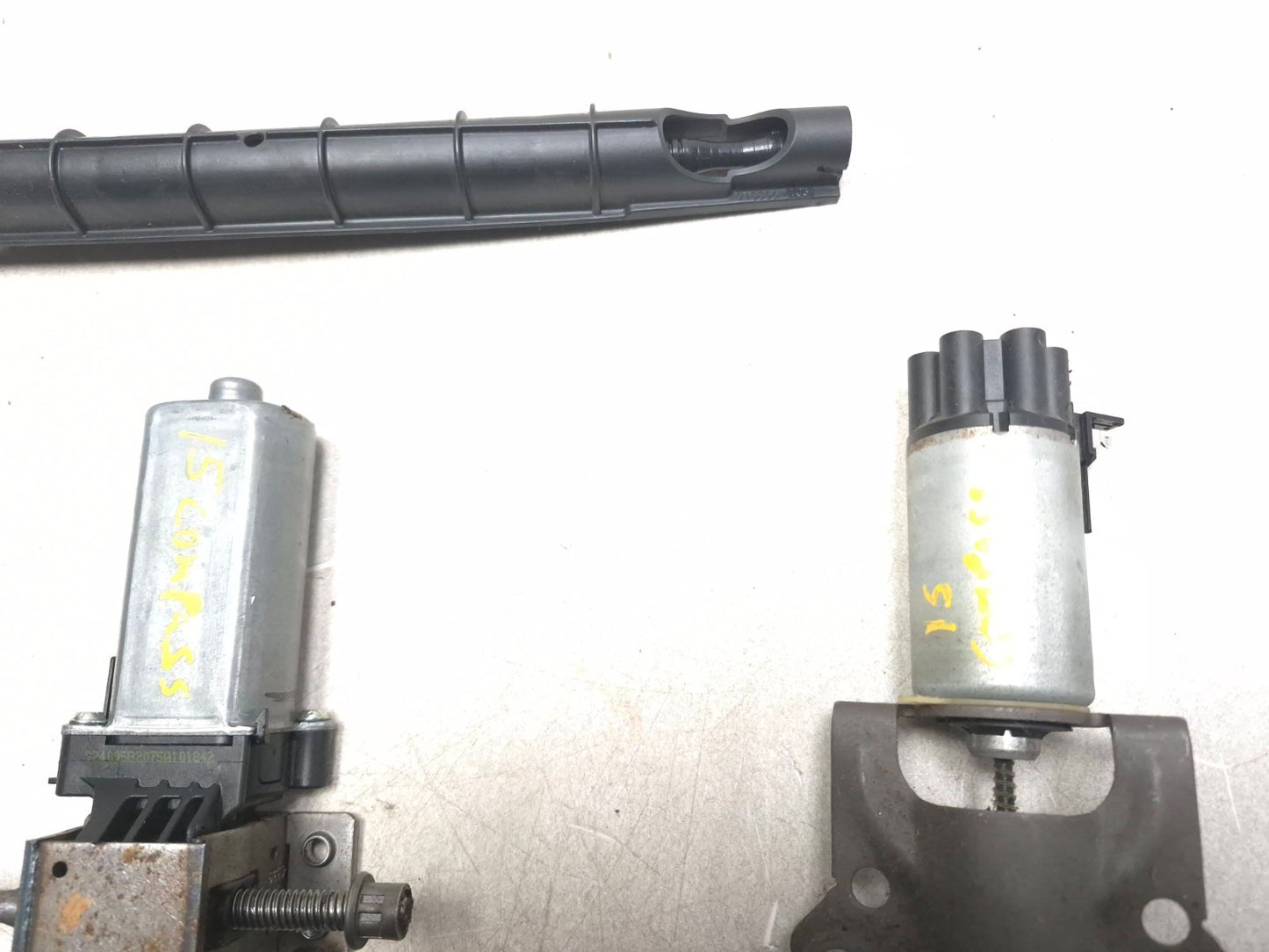 2015 Jeep Compass Front Driver Side Seat Track Adjustment Motor 4 Pcs OEM