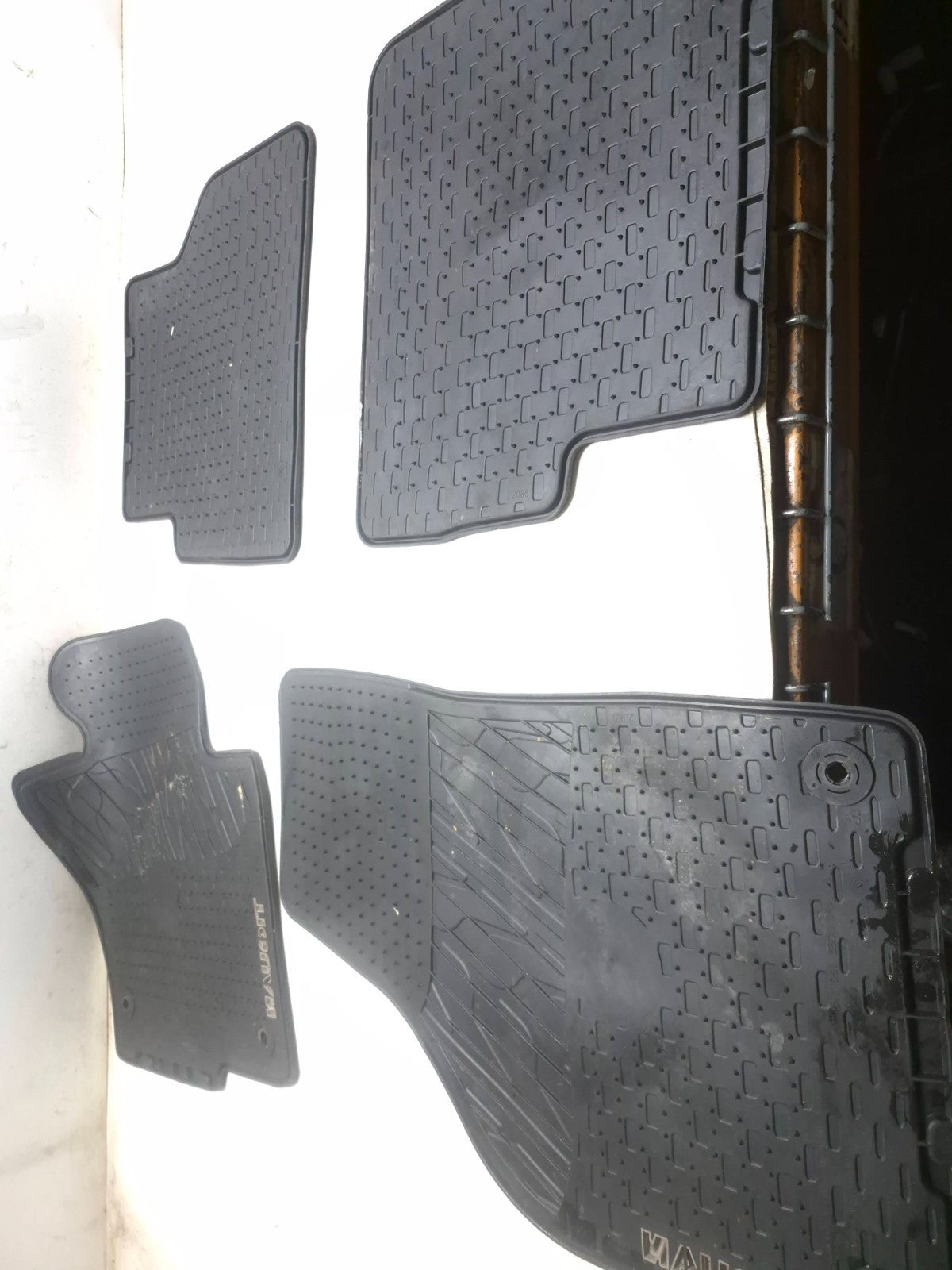 2011 Volkswagen Tiguan All Weather Rubber Floor Mat 4pcs OEM