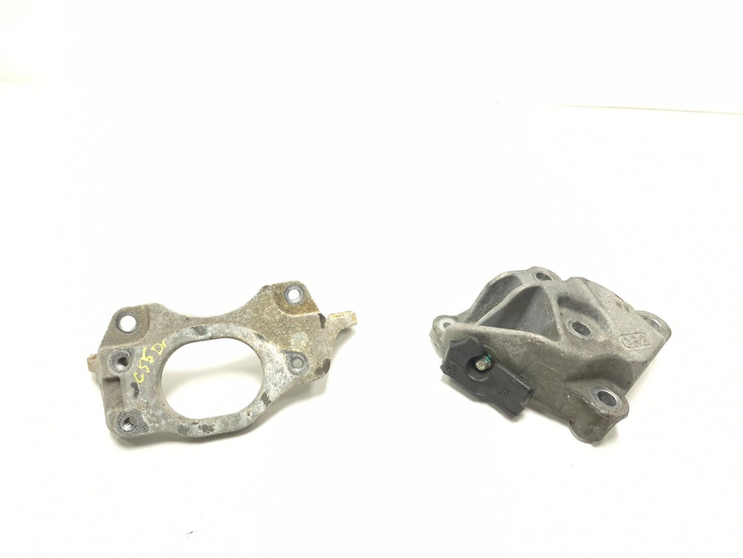 2018 Nissan Altima Front Engine Mount Bracket Left & Right Pair OEM