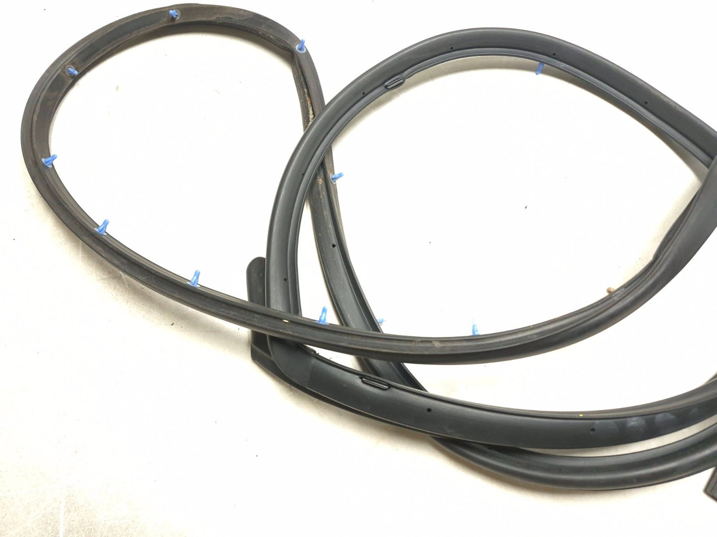 2018 Hyundai Sonata Rear Door Weatherstrip Seal Passenger Side Right 3pcs OEM