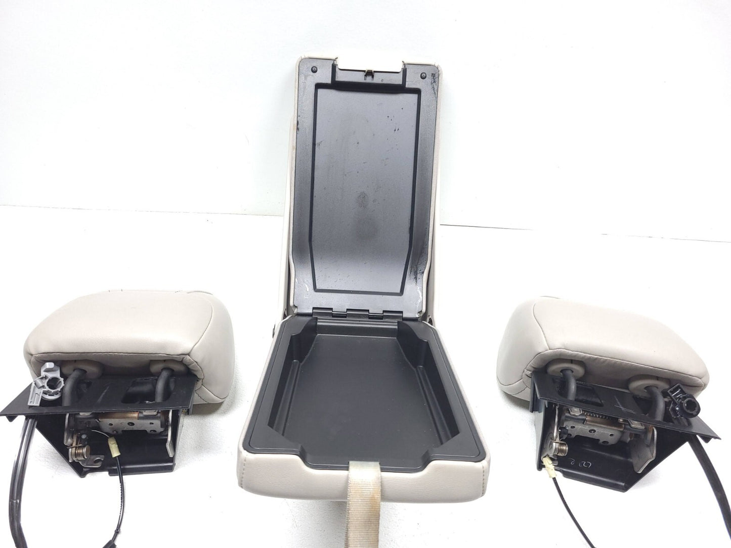 2007 Jeep Grand Cherokee Rear Headrest 2pcs W/ Center Armrest OEM