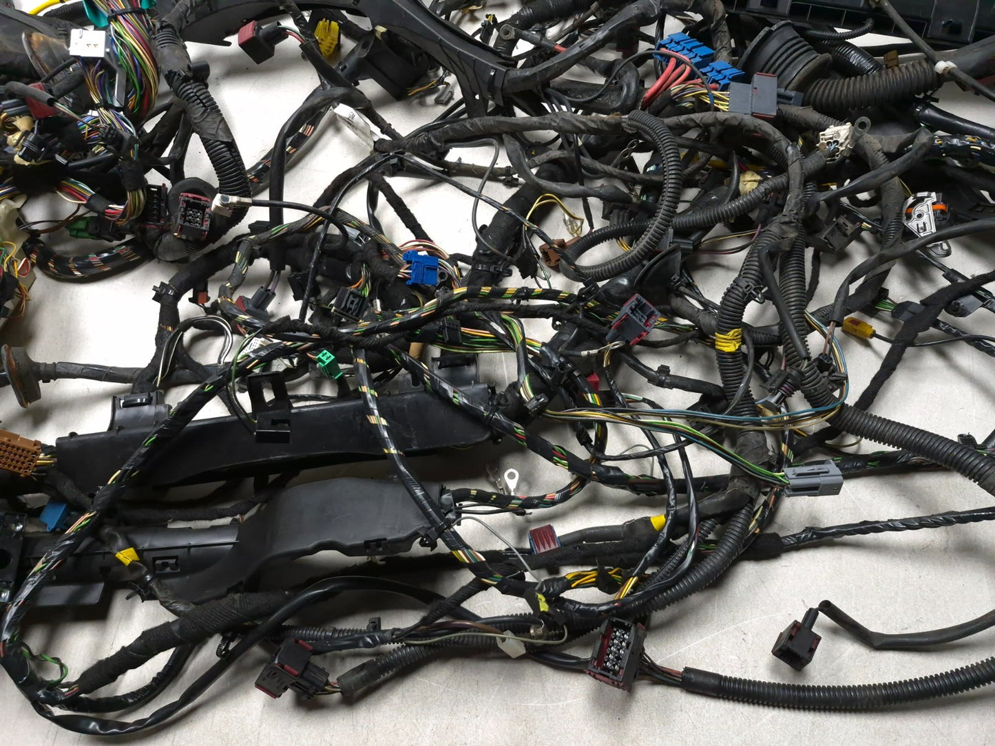 2007 Saab 9-5 Aero Main Dashboard Interior Wiring Harness W/ Fuse Box OEM