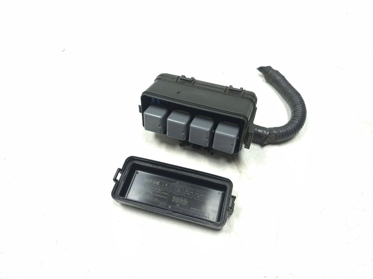 2017 Toyota Highlander 3.5l Under Hood Relay Box W/ Cover 82740-0e040 OEM